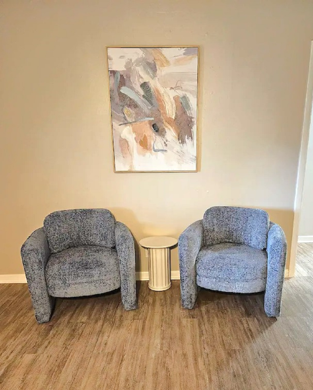 The Urban Haus 36 - Modern 4BR/2BA/2-Car Garage Near Hospitals & TTU - Photo 4