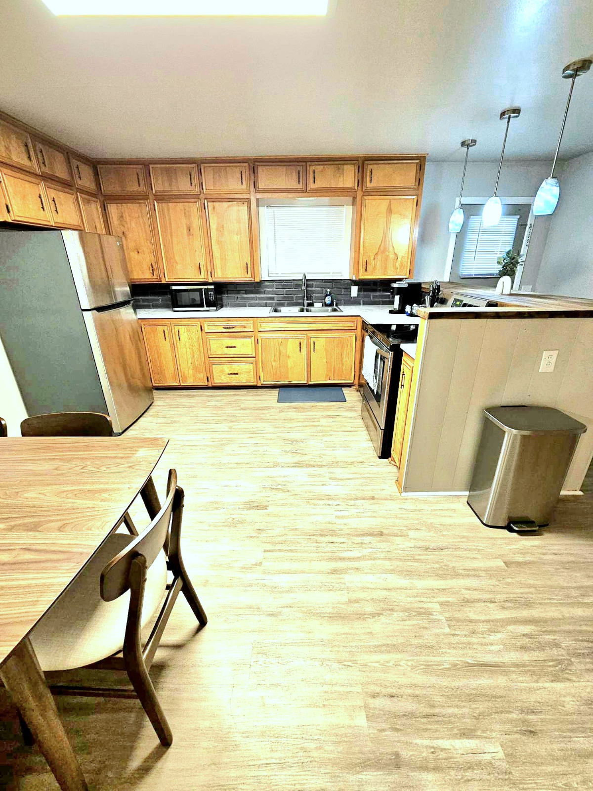 The Urban Haus 36 - Modern 4BR/2BA/2-Car Garage Near Hospitals & TTU - Photo 7
