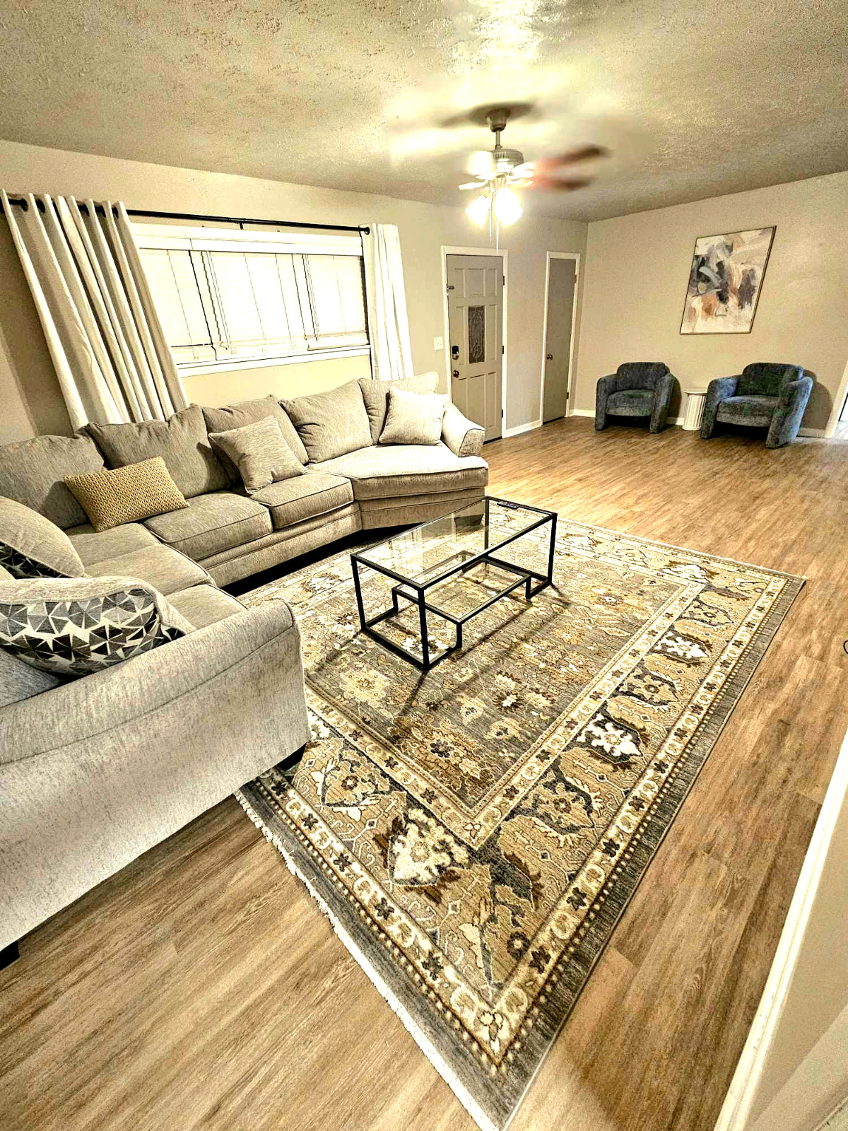 The Urban Haus 36 - Modern 4BR/2BA/2-Car Garage Near Hospitals & TTU - Photo 5