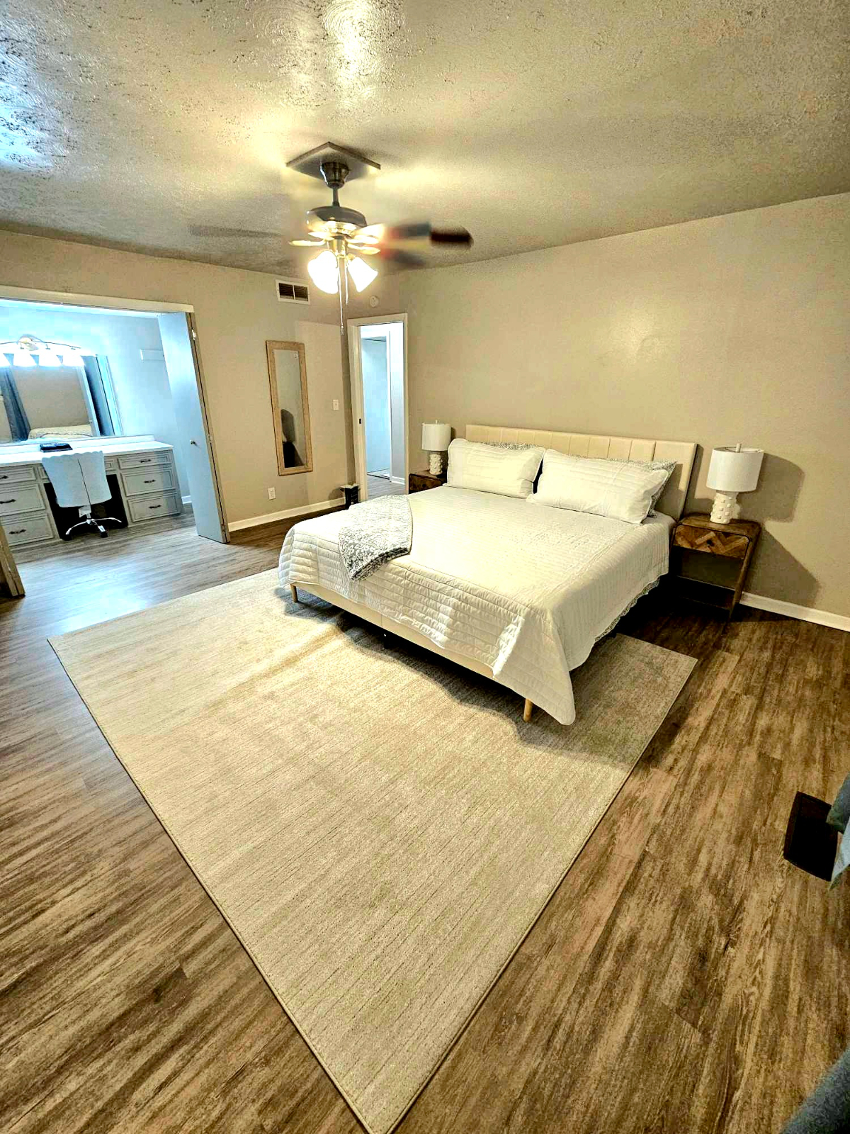 The Urban Haus 36 - Modern 4BR/2BA/2-Car Garage Near Hospitals & TTU - Photo 12