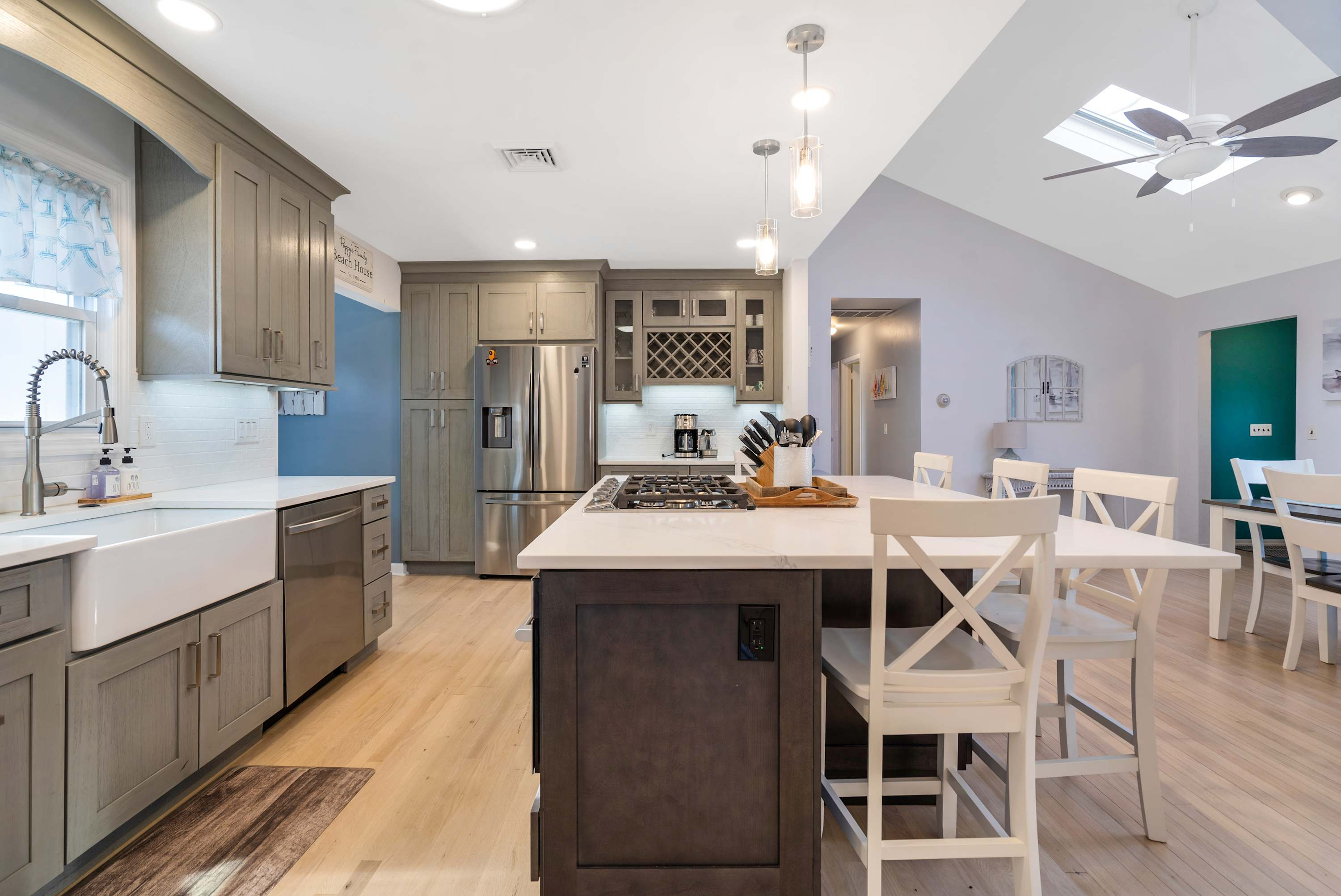 Poppy's Hampton House | 3BR + Bonus | Near Beach - Photo 11