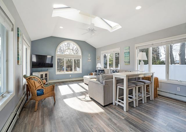 Poppy's Hampton House | 3BR + Bonus | Near Beach - Photo 2