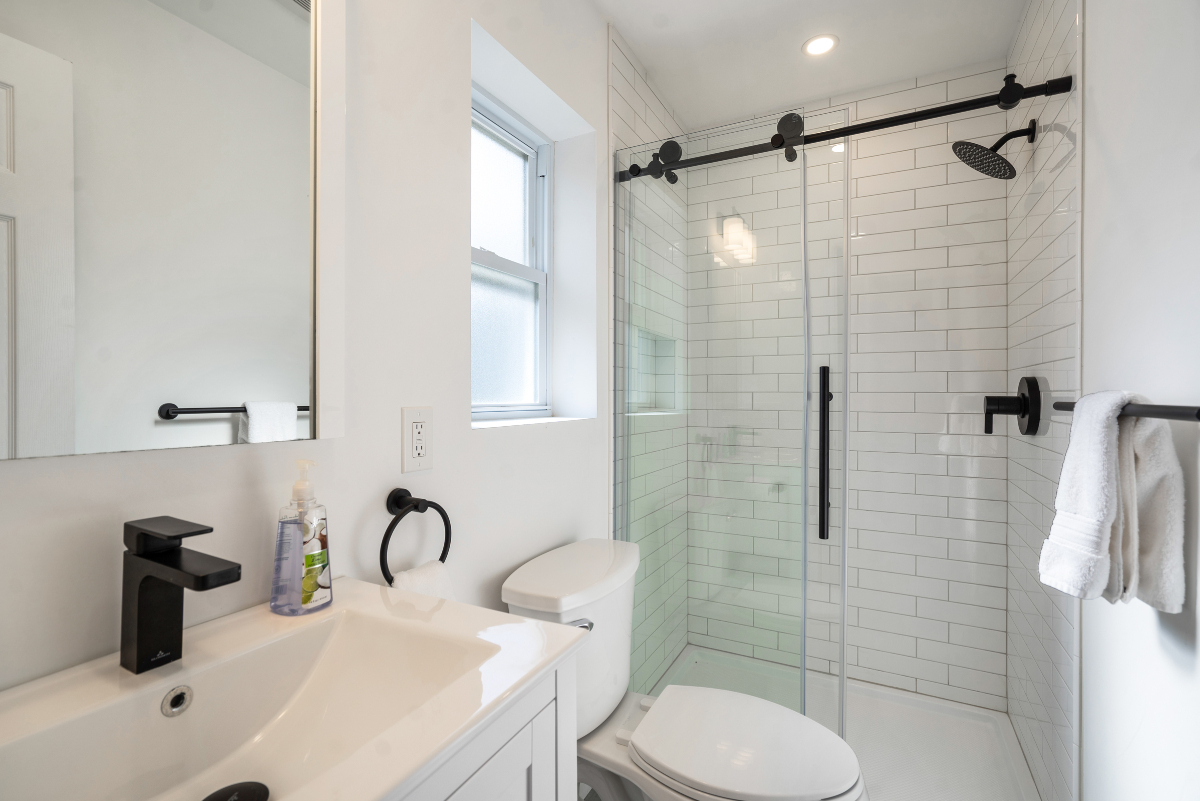 Poppy's Hampton House | 3BR + Bonus | Near Beach - Photo 12