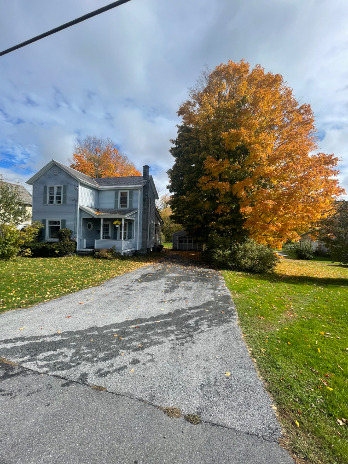 Entire Single Family Home - Bright & Cheery 3 bedroom home w/ WiFi & laundry. - Photo 1