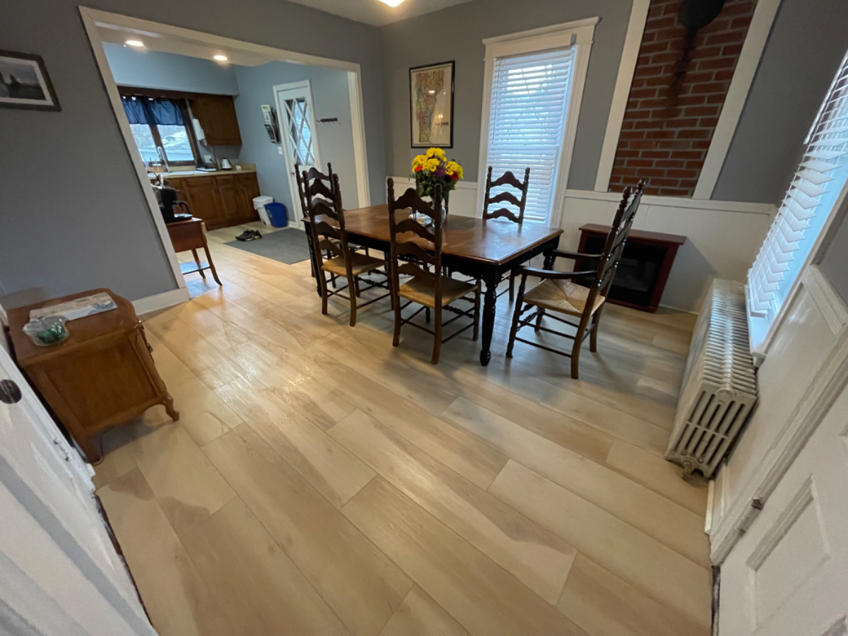 Entire Single Family Home - Bright & Cheery 3 bedroom home w/ WiFi & laundry. - Photo 9