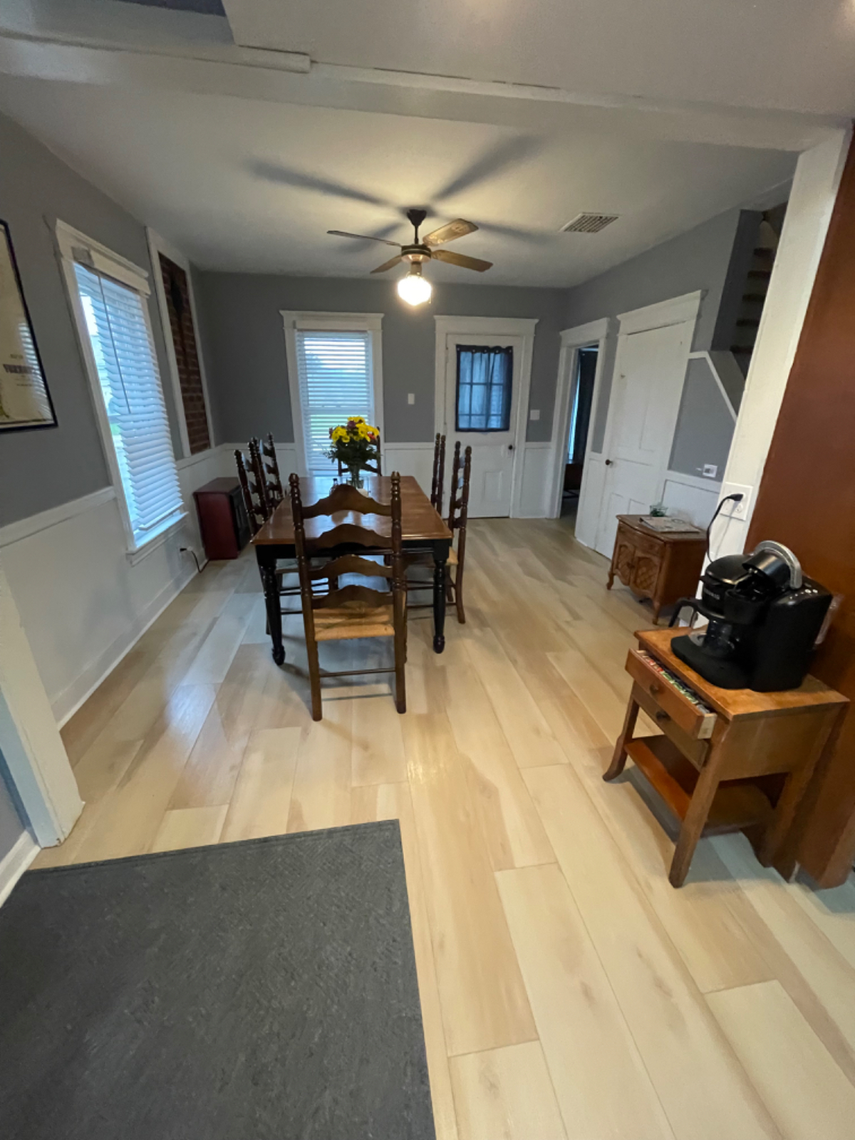 Entire Single Family Home - Bright & Cheery 3 bedroom home w/ WiFi & laundry. - Photo 10