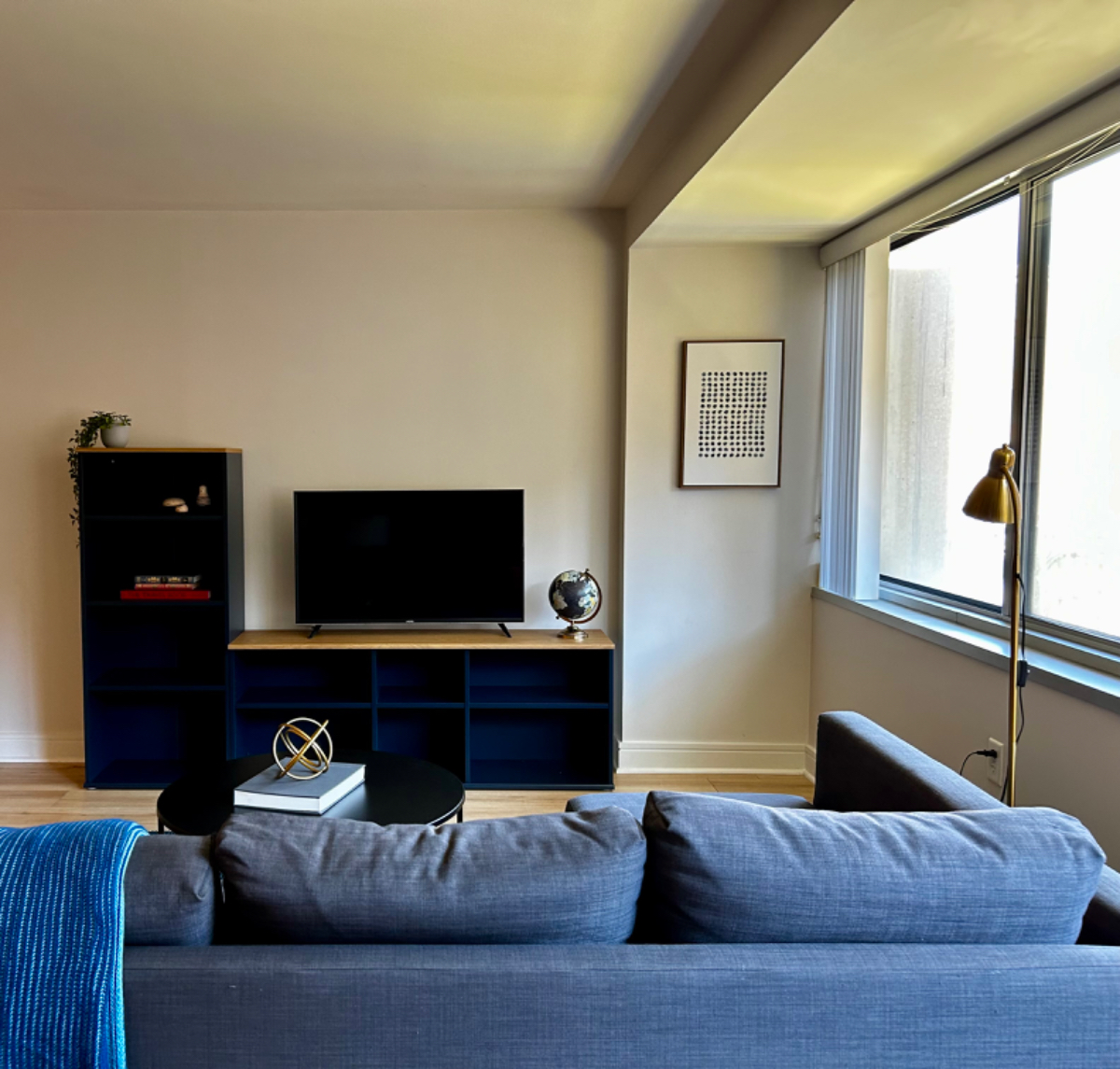 Large light filled studio in the Wharf-Navy Yard neighborhood - Photo 5