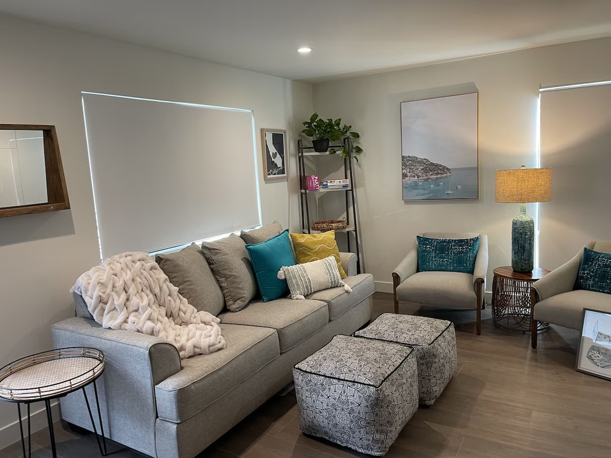 Beachside Bliss Cozy 1BR Apt with Balcony in Ventura - Photo 2