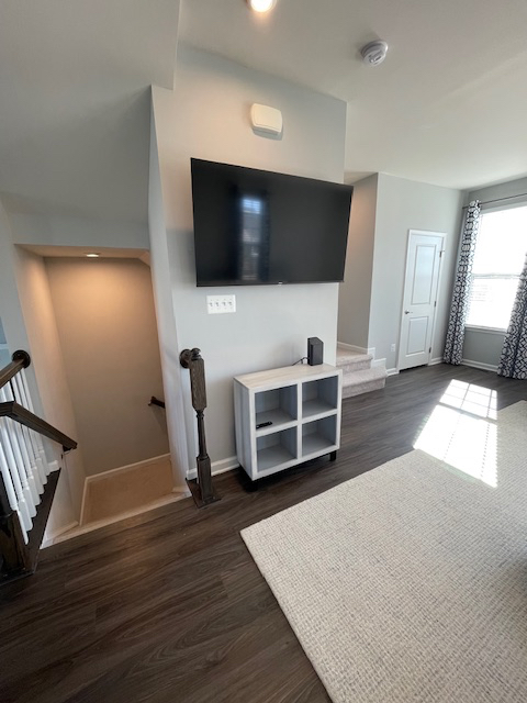 Former model home near hospital - Photo 11