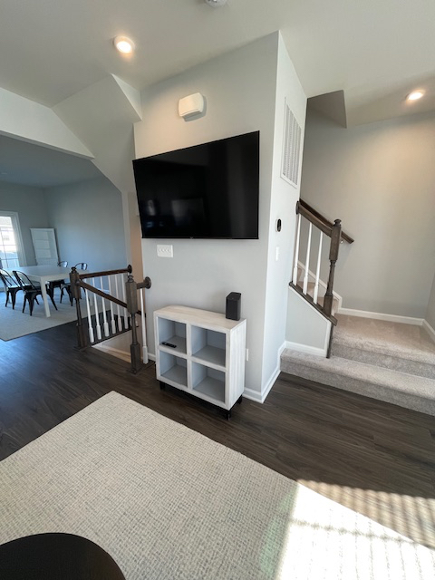 Former model home near hospital - Photo 12