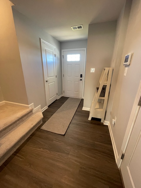 Former model home near hospital - Photo 6