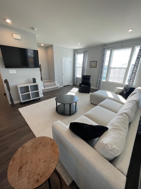 Former model home near hospital - Photo 10