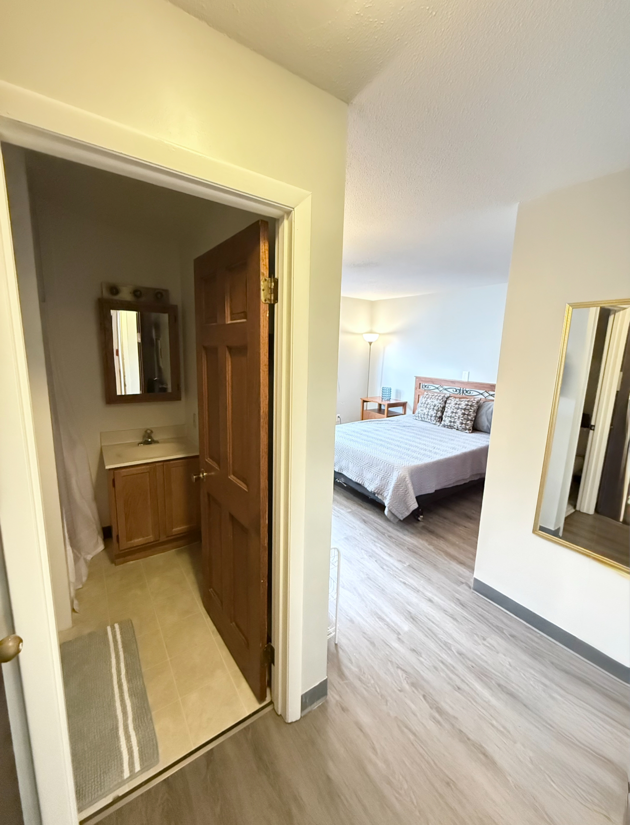 Fully Furnished Short & Long-Term Stay Multiple Units Available 1850 to 2500 3D - Photo 3