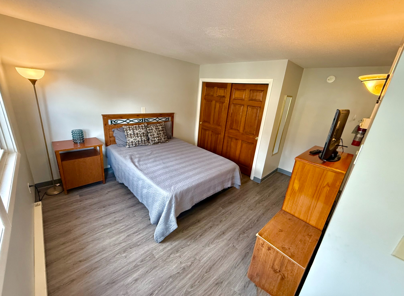 Fully Furnished Short & Long-Term Stay Multiple Units Available 1850 to 2500 3D - Photo 6