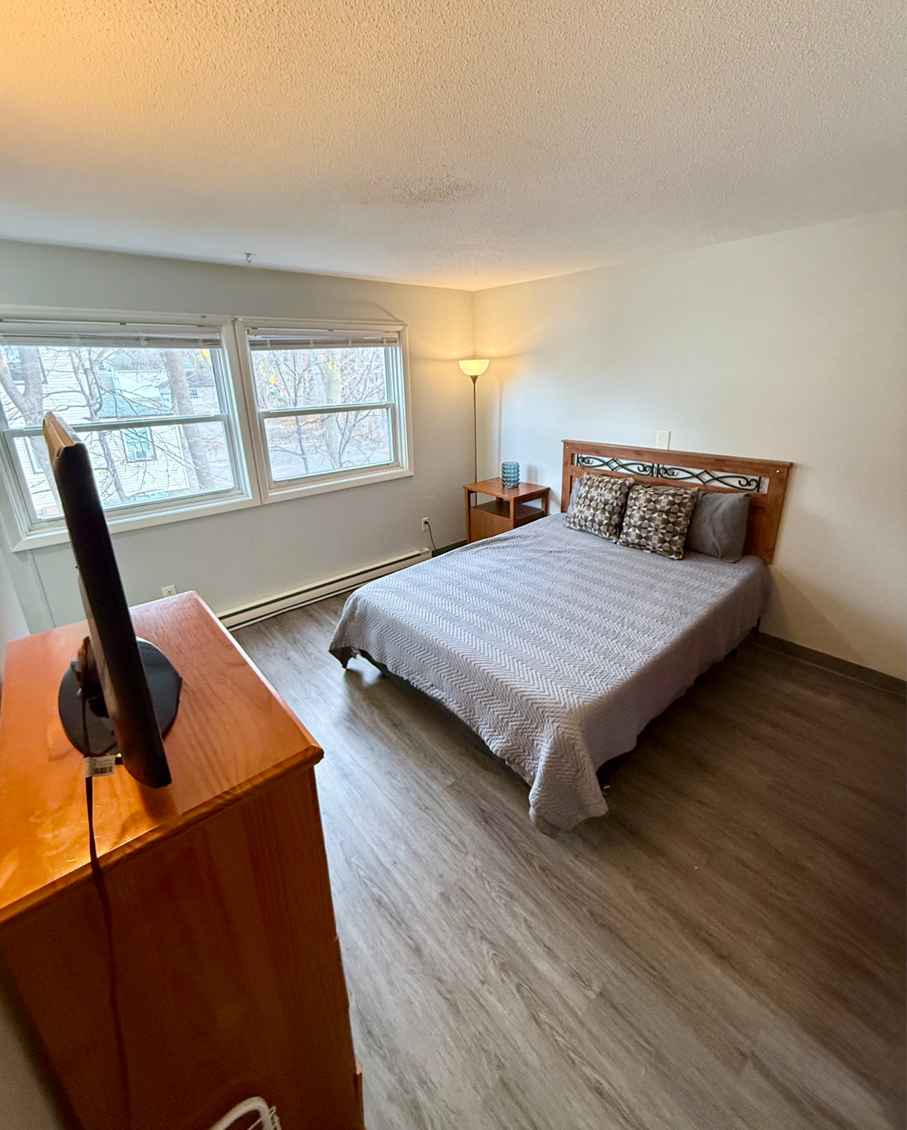 Fully Furnished Short & Long-Term Stay Multiple Units Available 1850 to 2500 3D - Photo 4