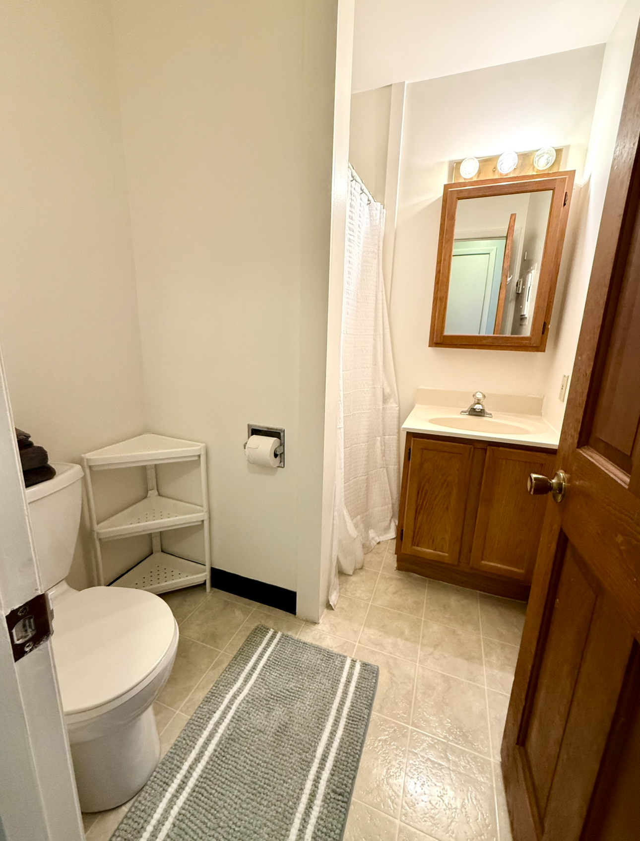 Fully Furnished Short & Long-Term Stay Multiple Units Available 1850 to 2500 3D - Photo 2