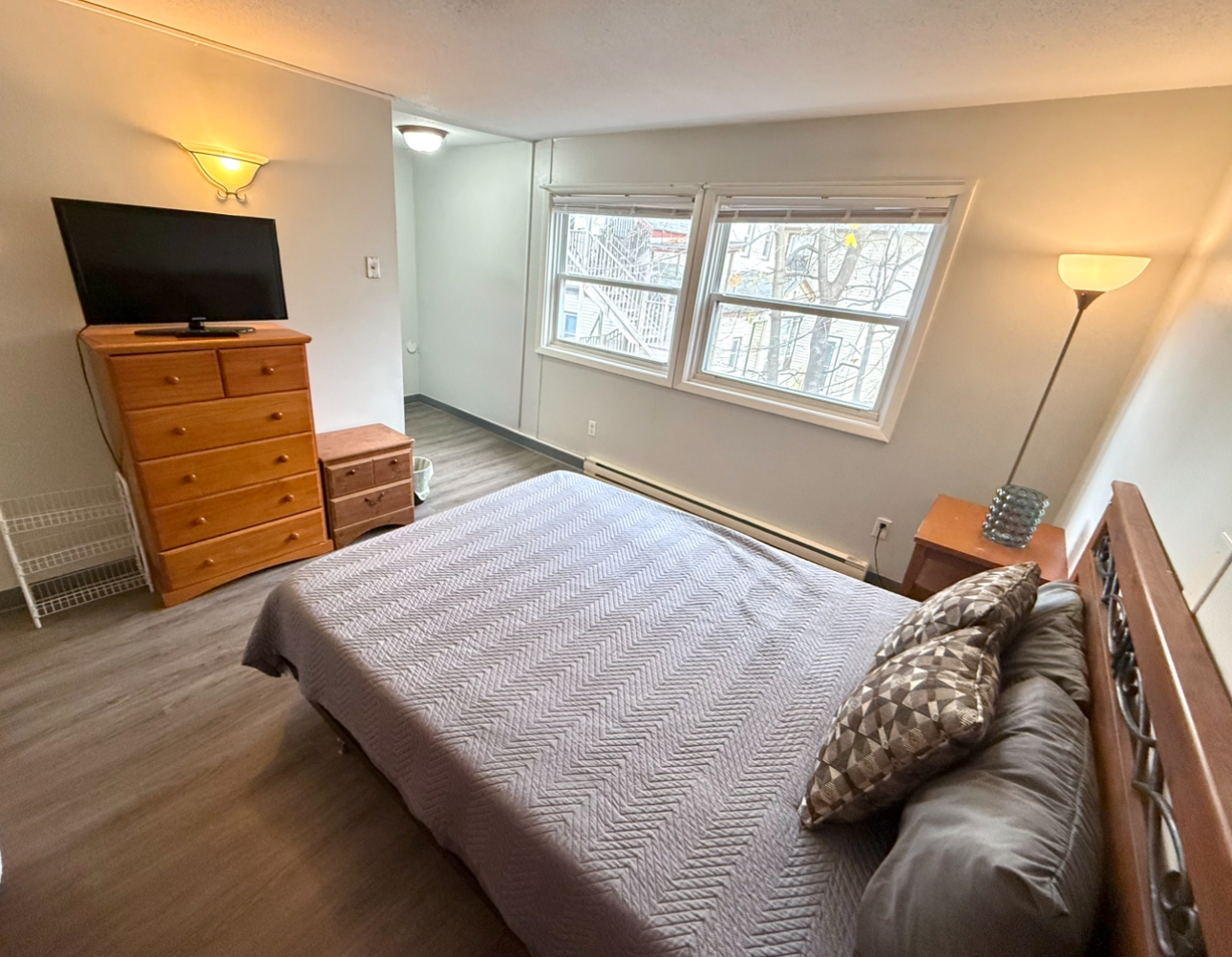 Fully Furnished Short & Long-Term Stay Multiple Units Available 1850 to 2500 3D - Photo 5