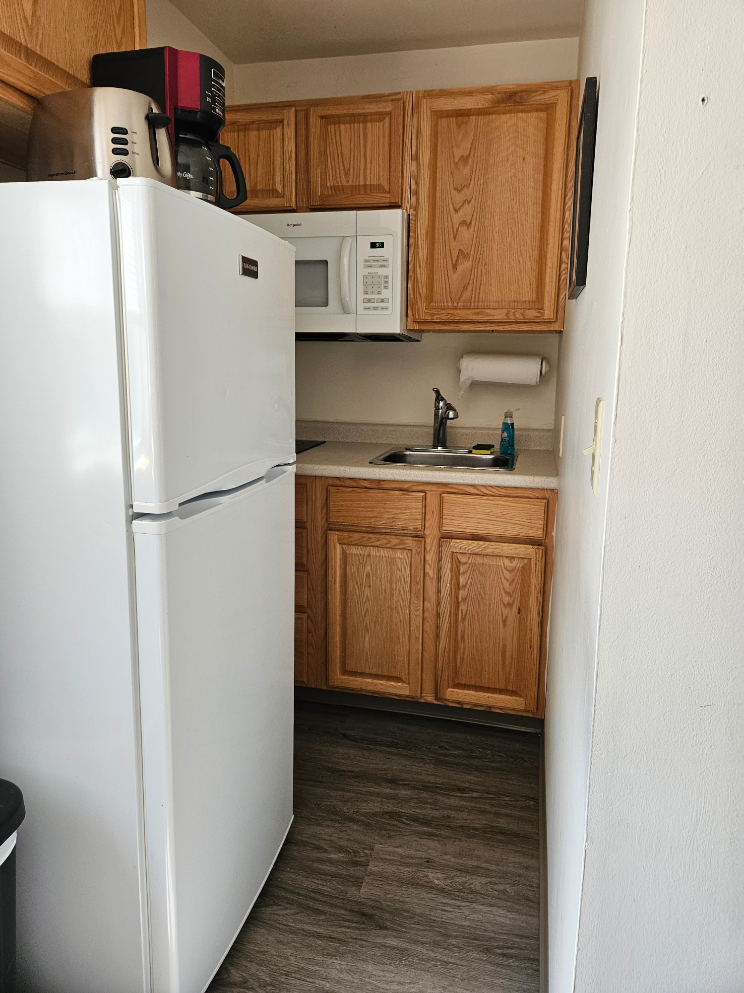 Fully Furnished Short & Long-Term Stay Multiple Units Available 1850 to 2500 3D - Photo 9