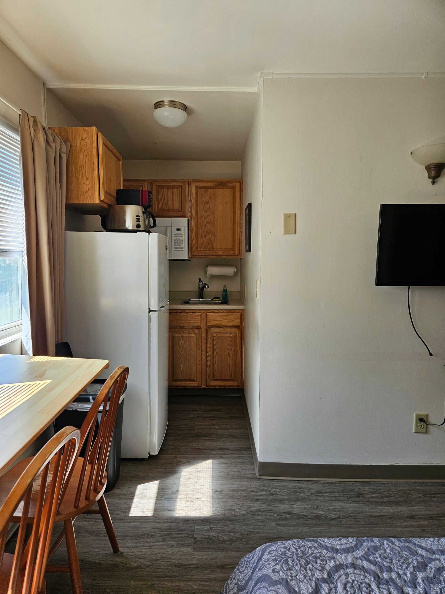 Fully Furnished Short & Long-Term Stay Multiple Units Available 1850 to 2500 3D - Photo 8