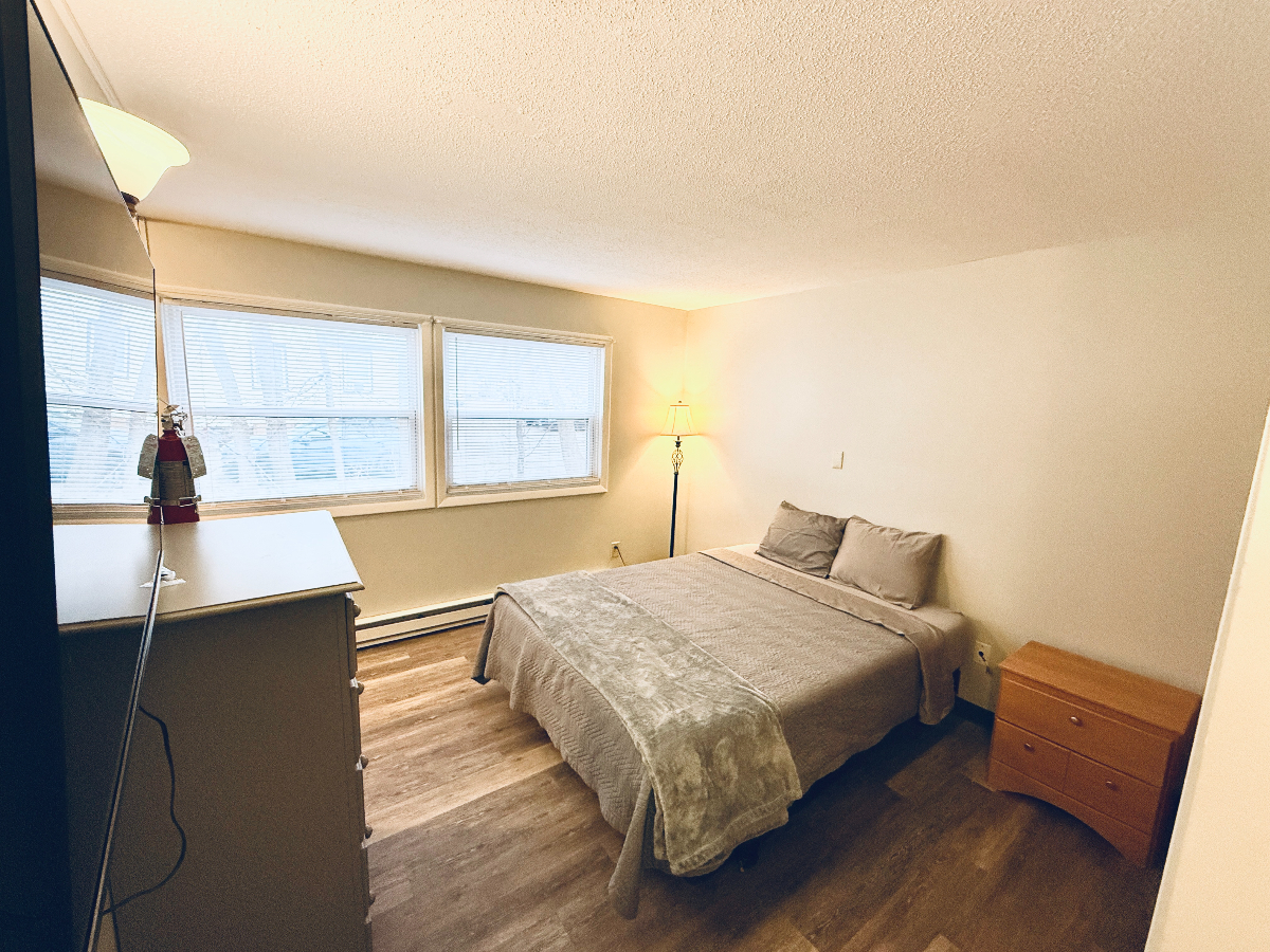 Fully Furnished Short & Long-Term Stay Multiple Units Available 1850 to 2500 3D - Photo 5