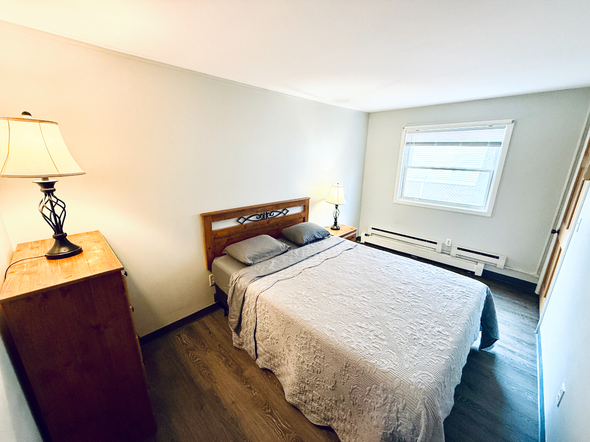 Fully Furnished Short & Long-Term Stay Multiple Units Available 1850 to 2500 3D - Photo 8