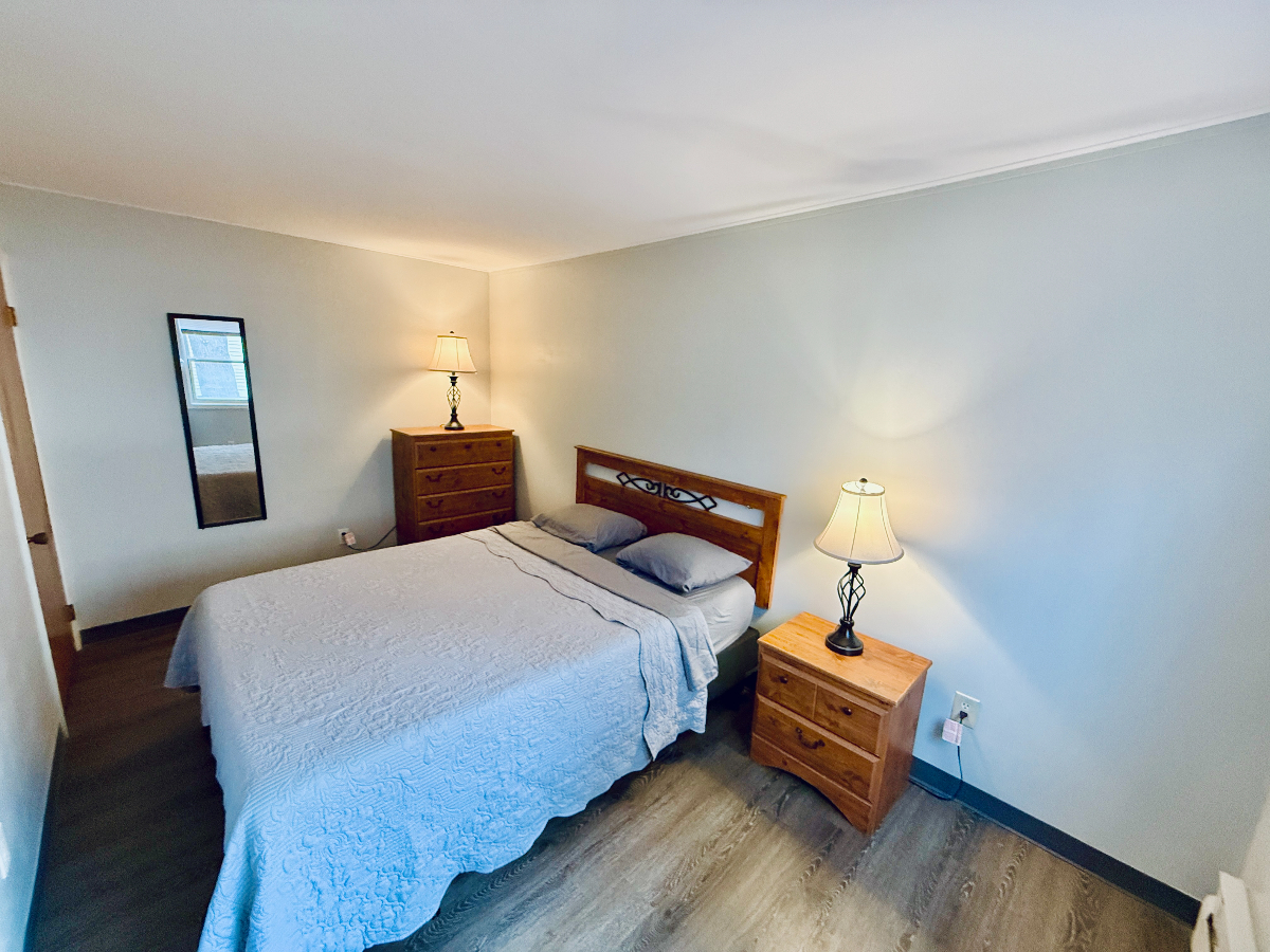 Fully Furnished Short & Long-Term Stay Multiple Units Available 1850 to 2500 3D - Photo 9