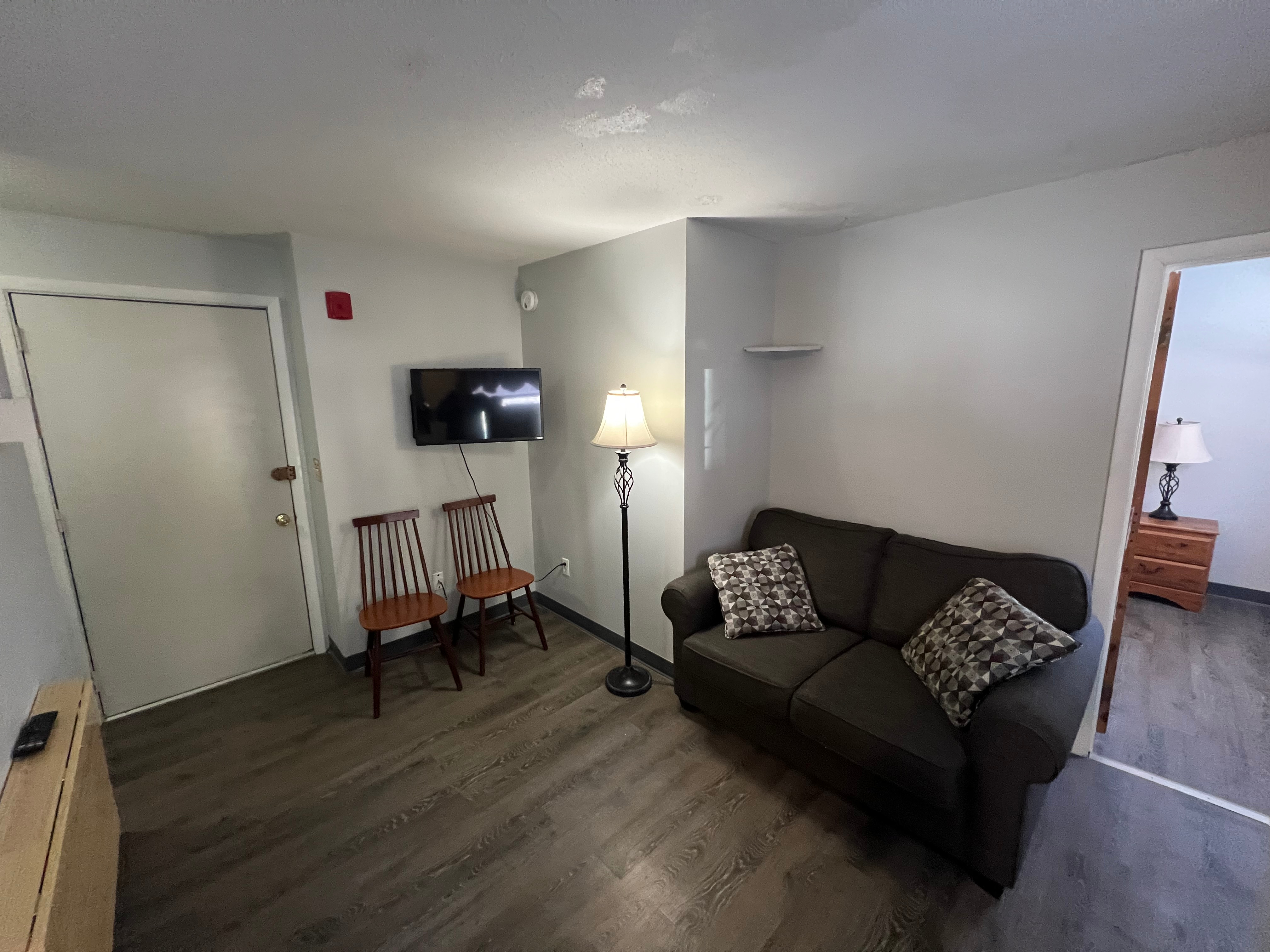 Fully Furnished Short & Long-Term Stay Multiple Units Available 1850 to 2500 3D - Photo 4
