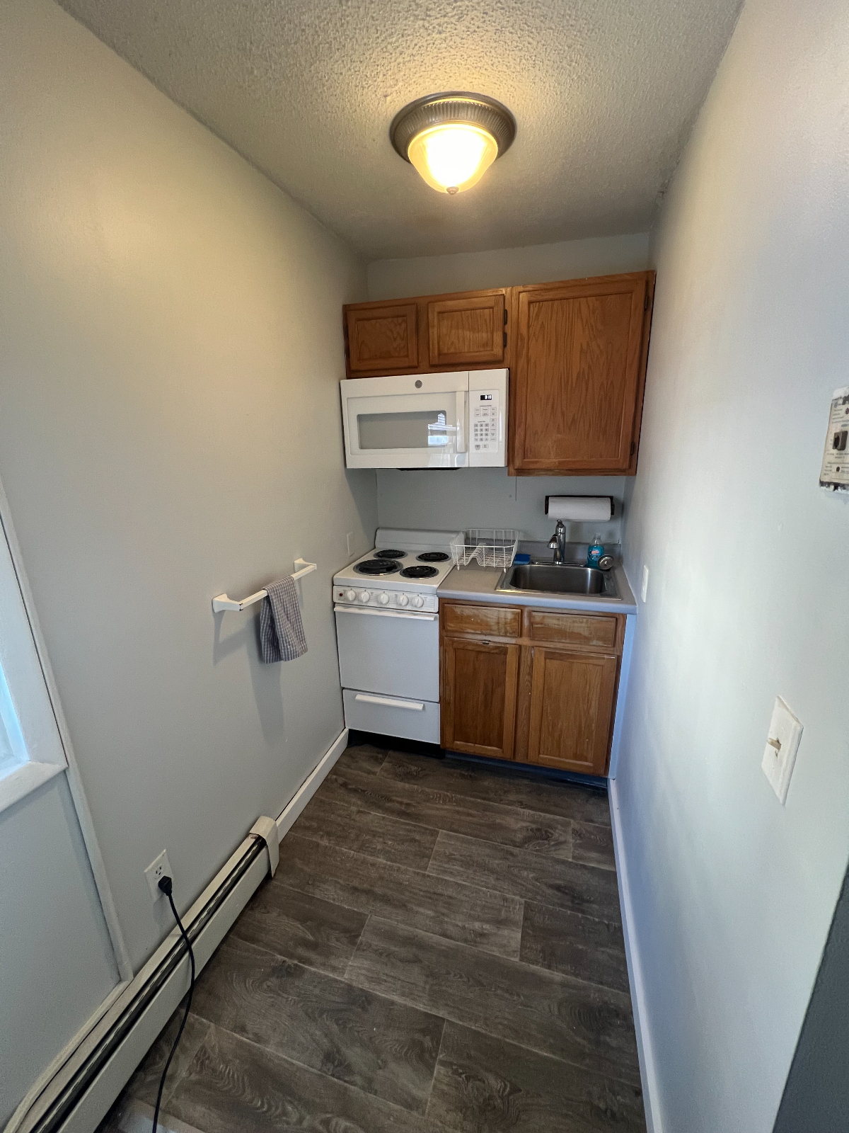 Fully Furnished Short & Long-Term Stay Multiple Units Available 1850 to 2500 3D - Photo 2