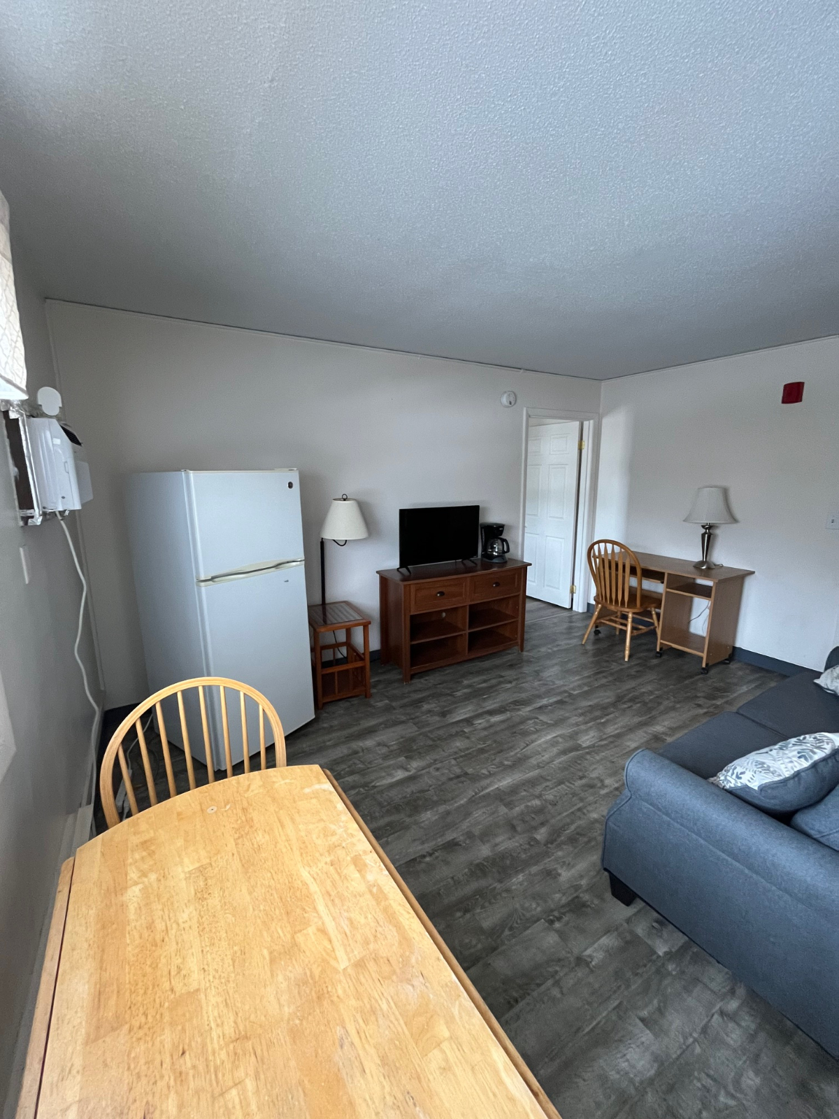 Fully Furnished Short & Long-Term Stay Multiple Units Available 1850 to 2500 3D - Photo 3