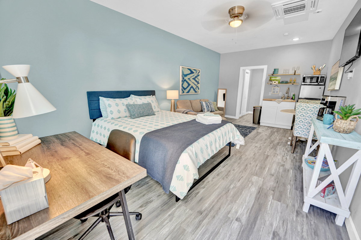 Studio Private Bath Kitchenette & Laundry Access