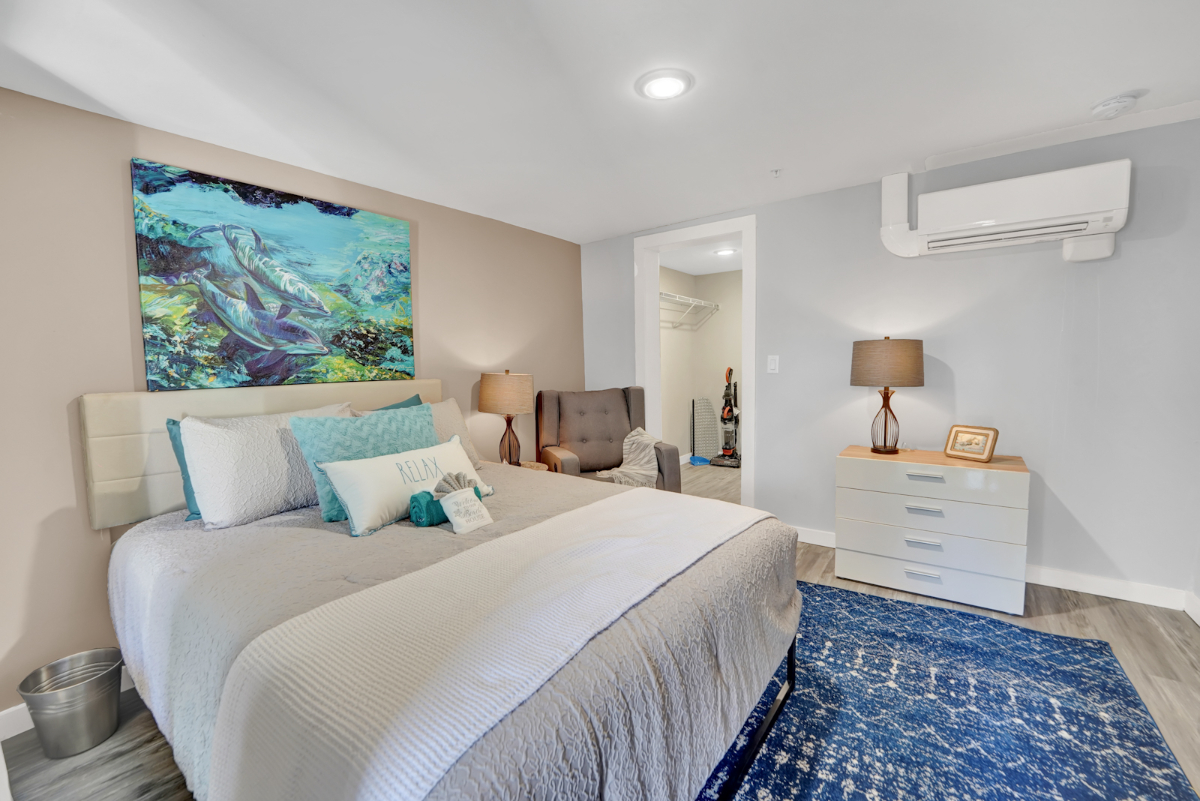 Open 1BR Kitchenette & Private Bath