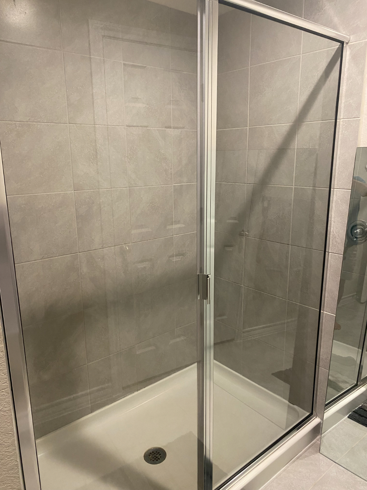 Inviting Full Sized Bed with Private Bath & Commun - Photo 8