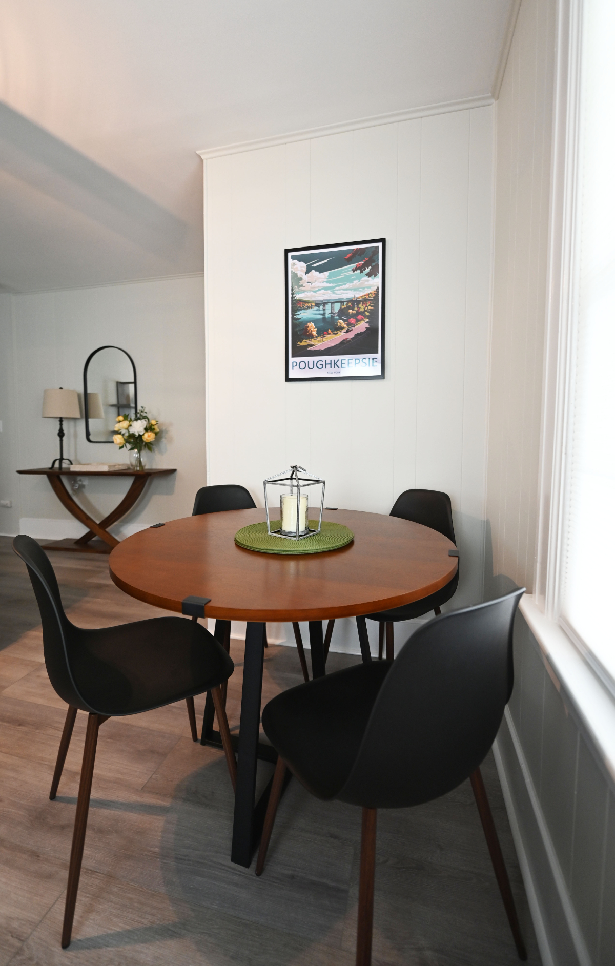 Newly Renovated Apartment With Offstreet Parking, Laundry and an Office - Photo 4