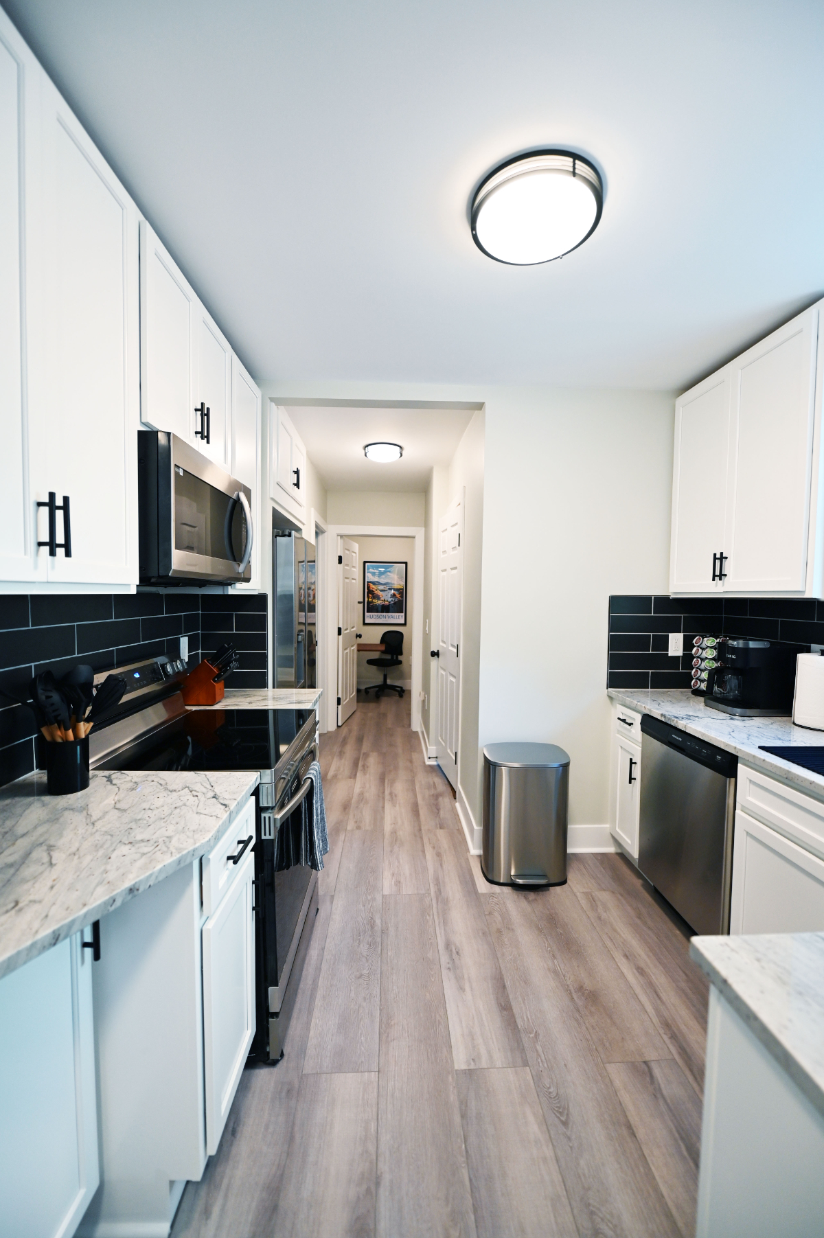 Newly Renovated Apartment With Offstreet Parking, Laundry and an Office - Photo 5