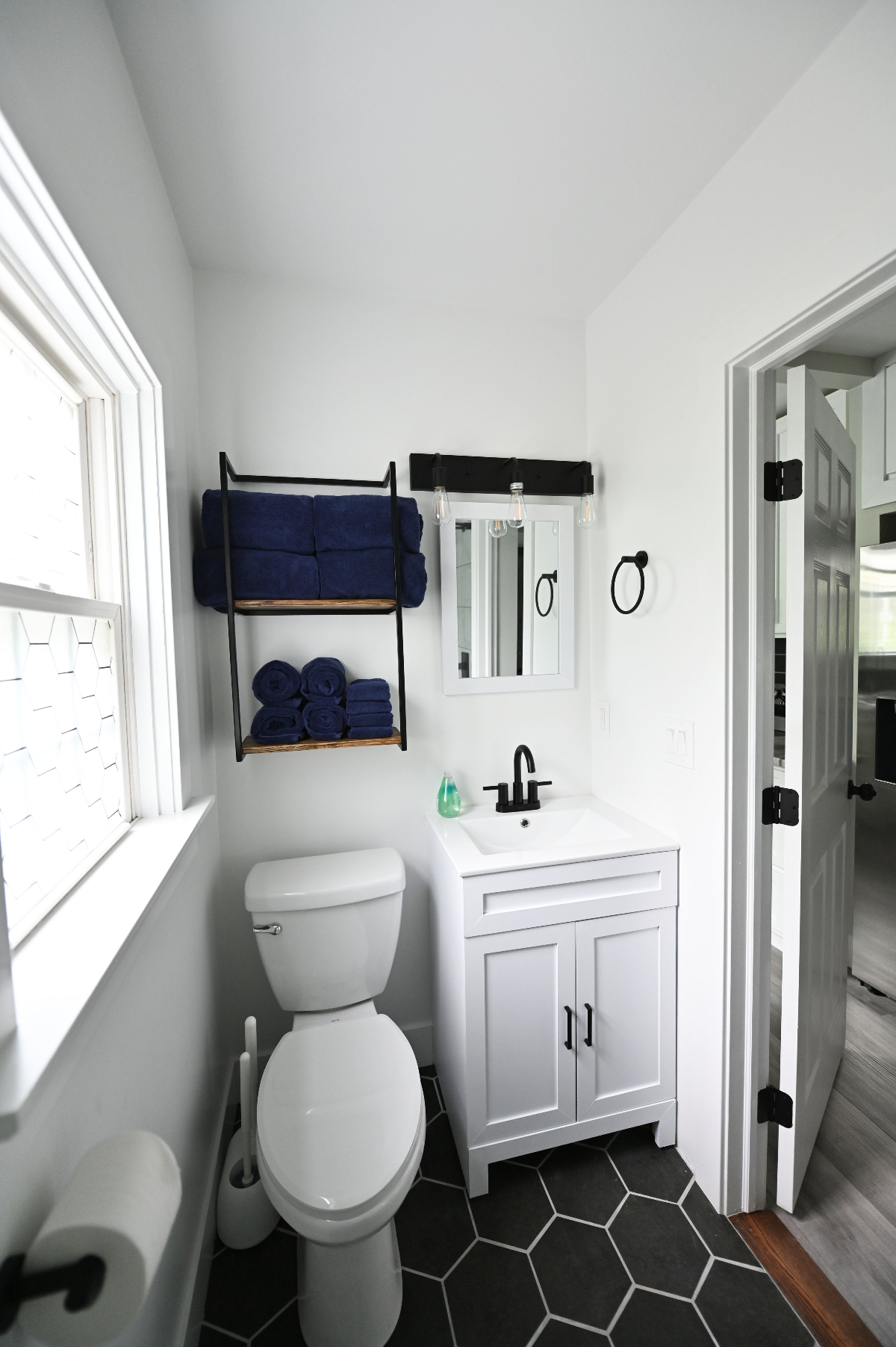 Newly Renovated Apartment With Offstreet Parking, Laundry and an Office - Photo 9