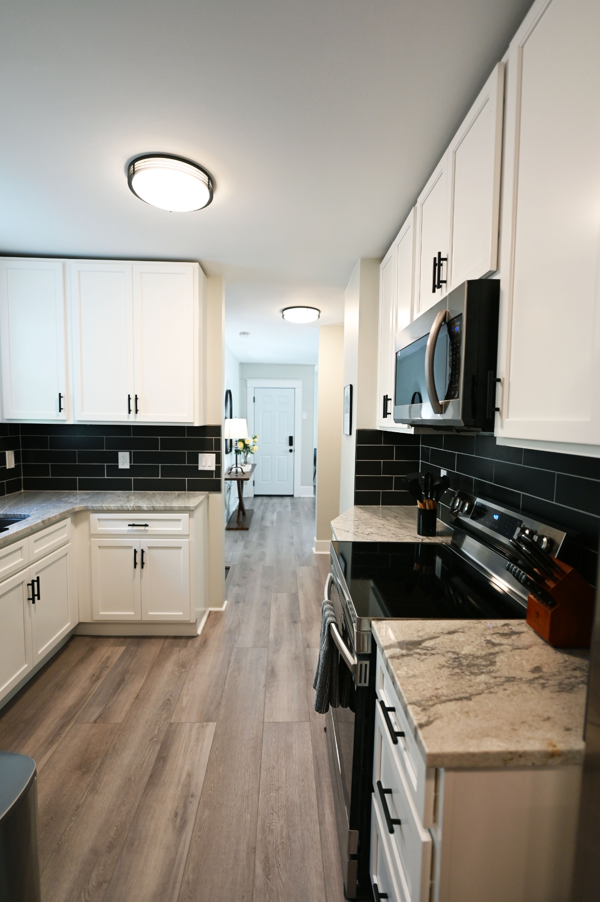 Newly Renovated Apartment With Offstreet Parking, Laundry and an Office - Photo 6