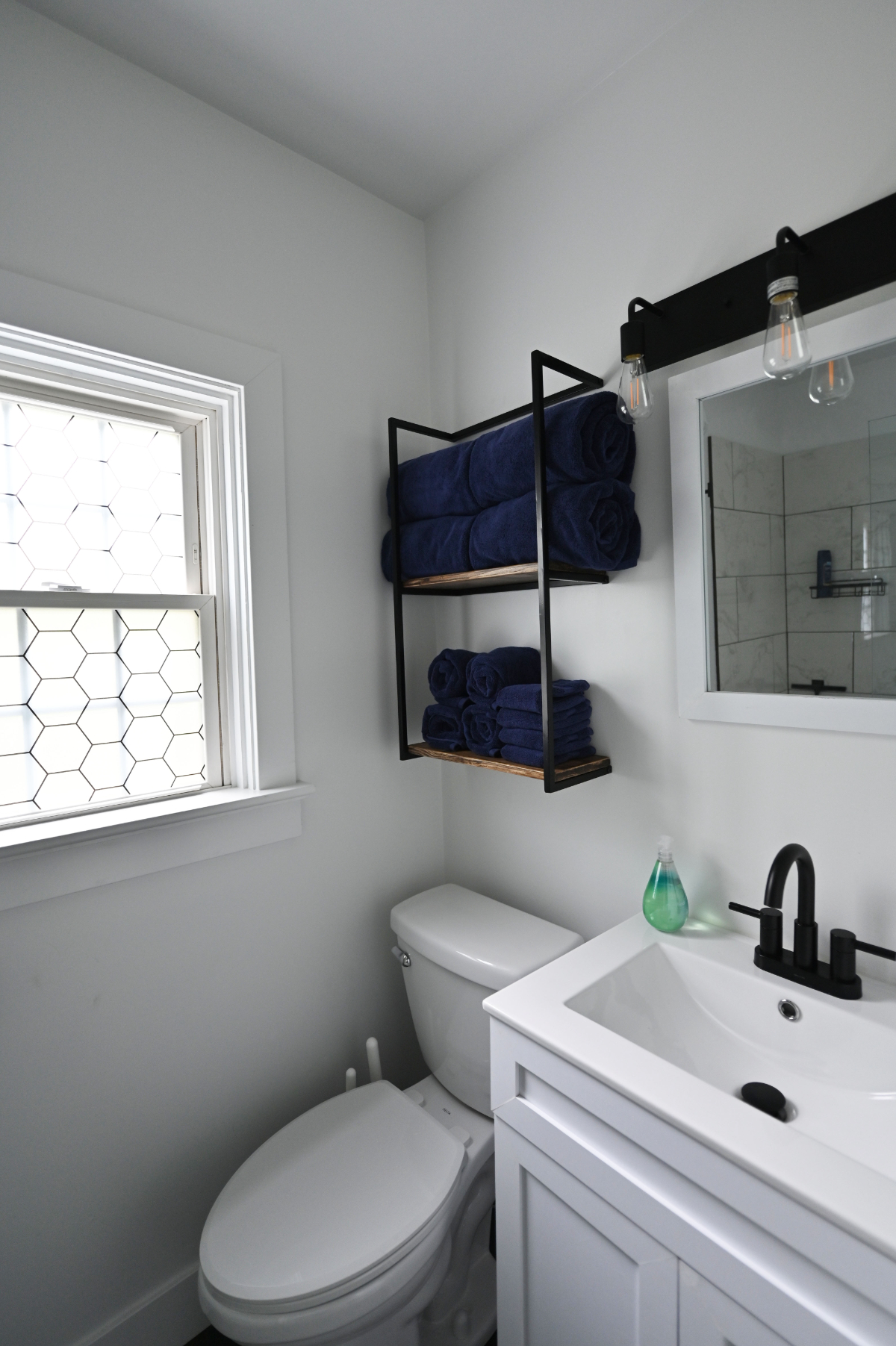 Newly Renovated Apartment With Offstreet Parking, Laundry and an Office - Photo 10