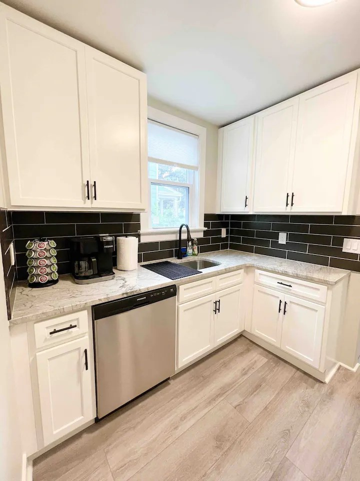 Newly Renovated Apartment With Offstreet Parking, Laundry and an Office - Photo 7