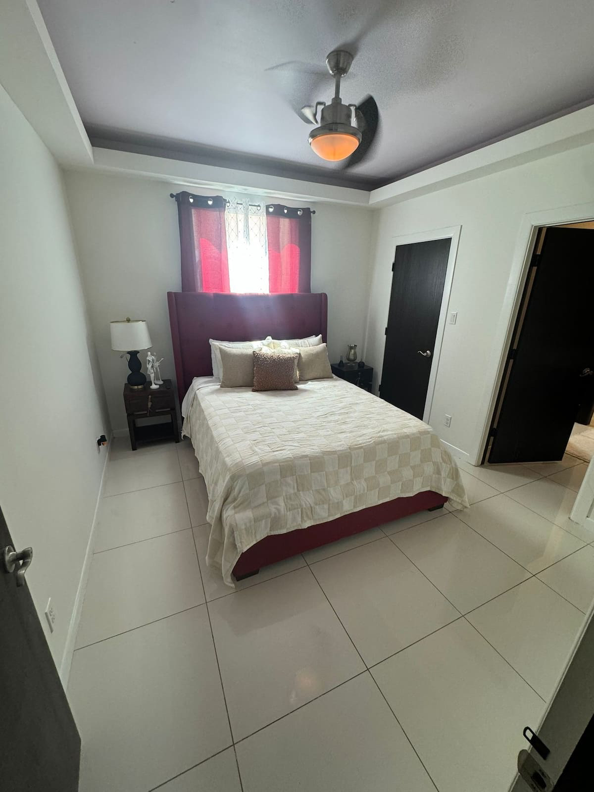Quince, 4-bedroom, 4-bathroom, pet friendly, large, fenced backyard - Photo 4