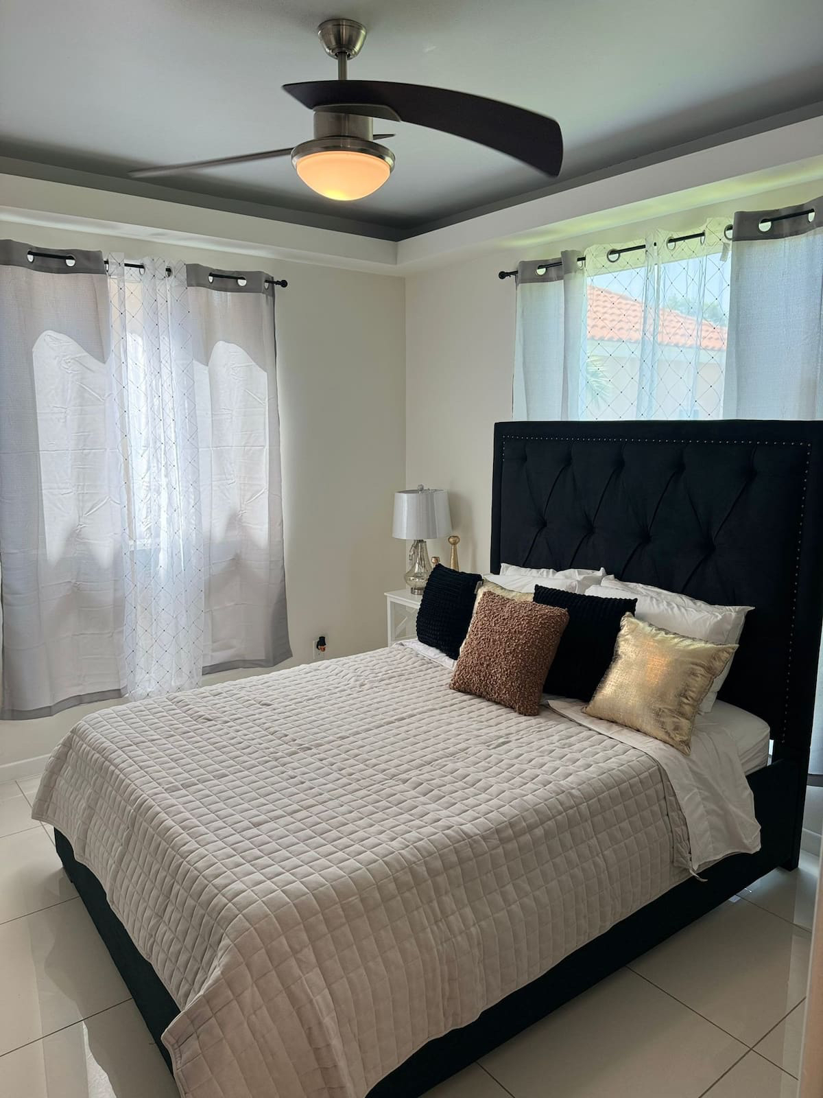 Quince, 4-bedroom, 4-bathroom, pet friendly, large, fenced backyard - Photo 6