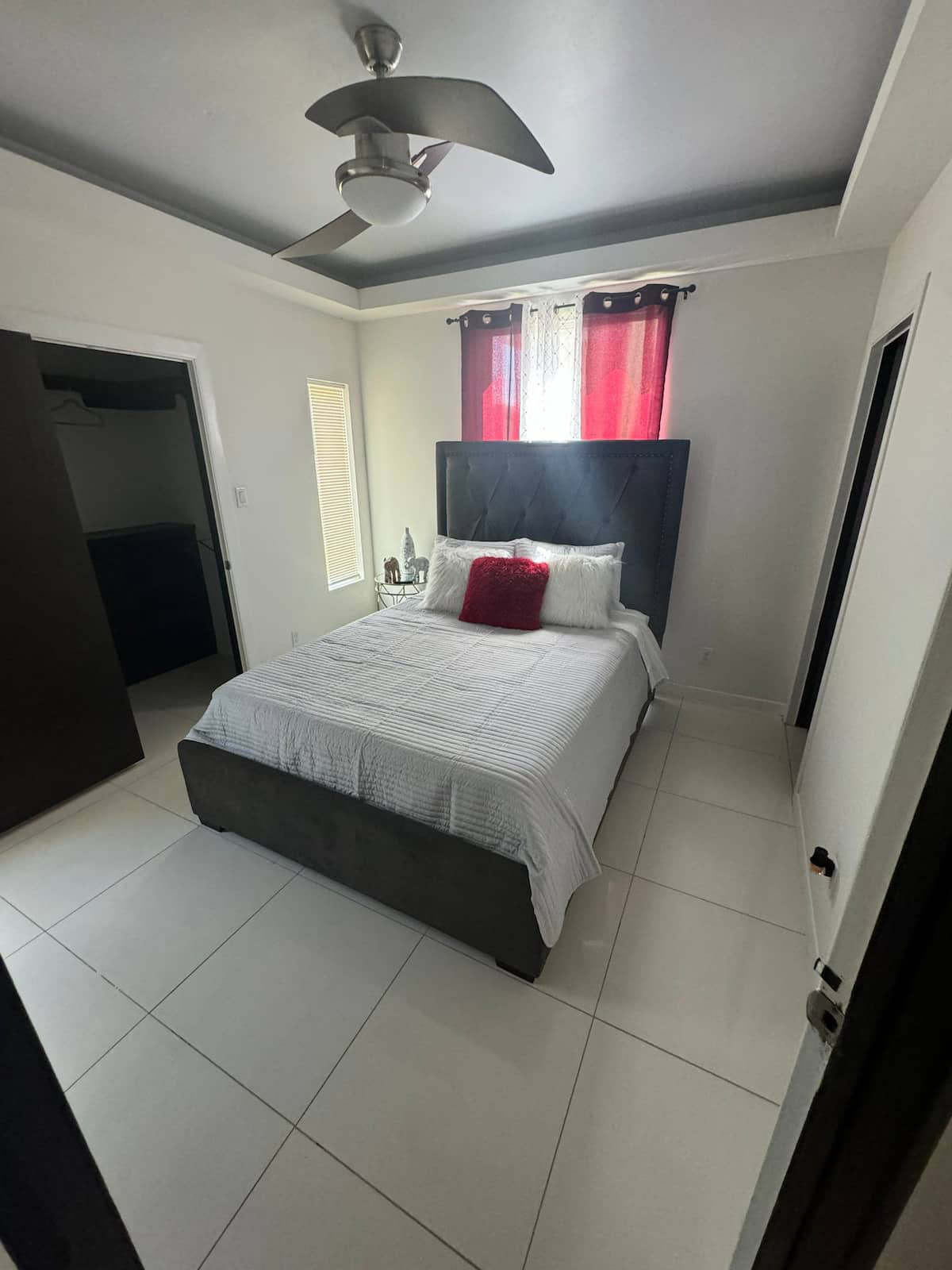 Quince, 4-bedroom, 4-bathroom, pet friendly, large, fenced backyard - Photo 10