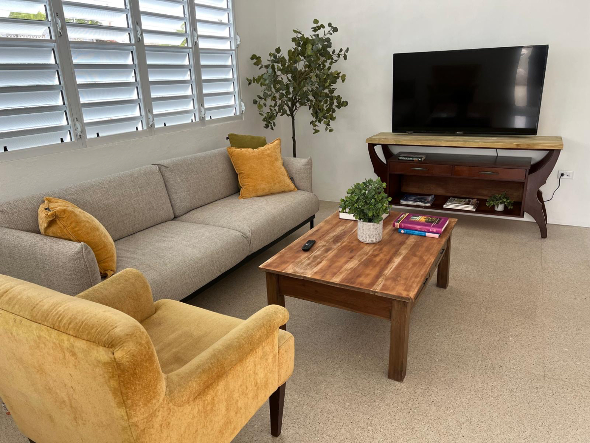 Charming Beachside Apartment 3B/1B in San Juan