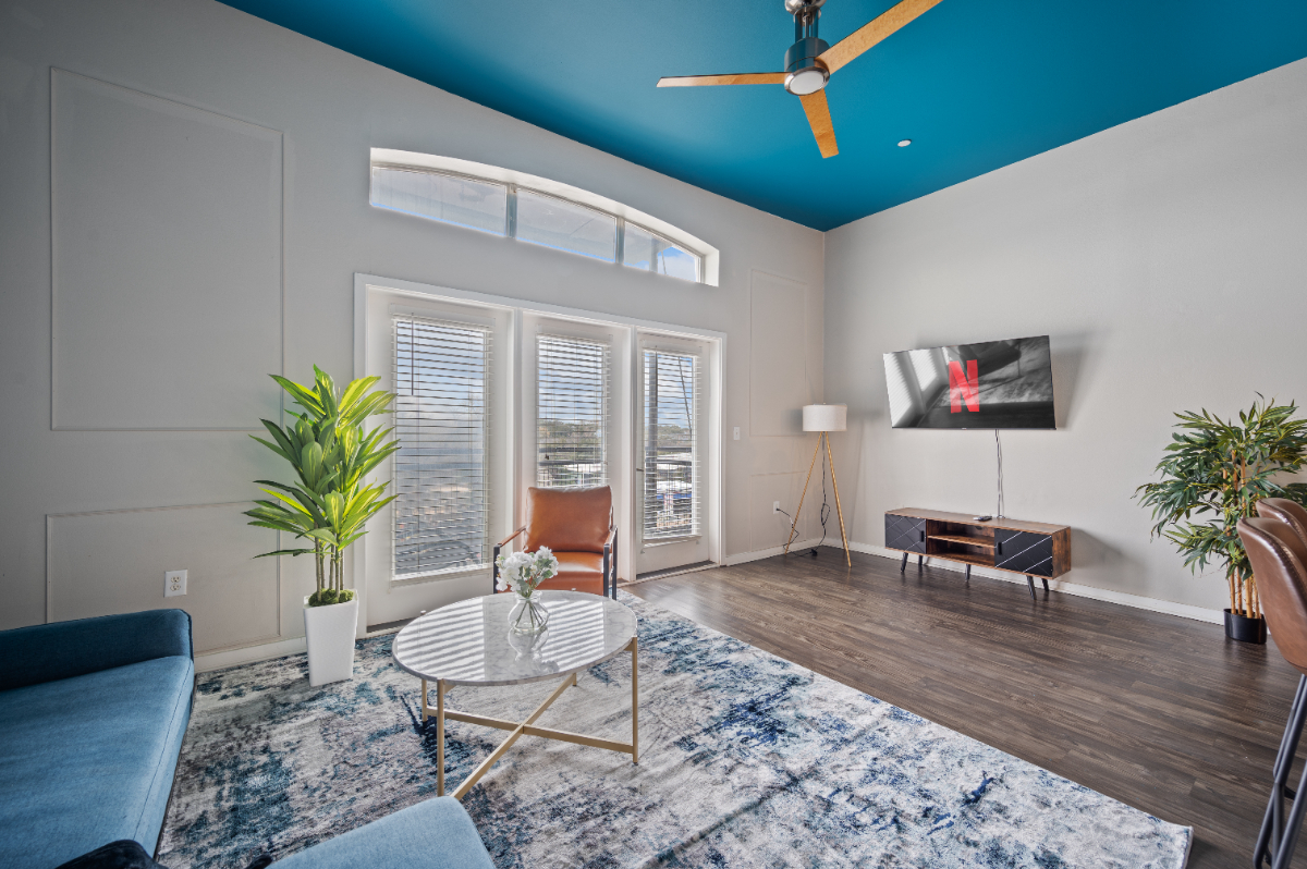Furnished 2 BR Loft,Near Downtown, Hospitals and Airport, Pool, Gym, Parking, SoCo, Austin - Photo 8