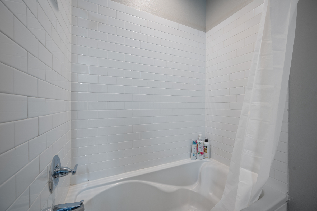 Furnished 2 BR Loft,Near Downtown, Hospitals and Airport, Pool, Gym, Parking, SoCo, Austin - Photo 9