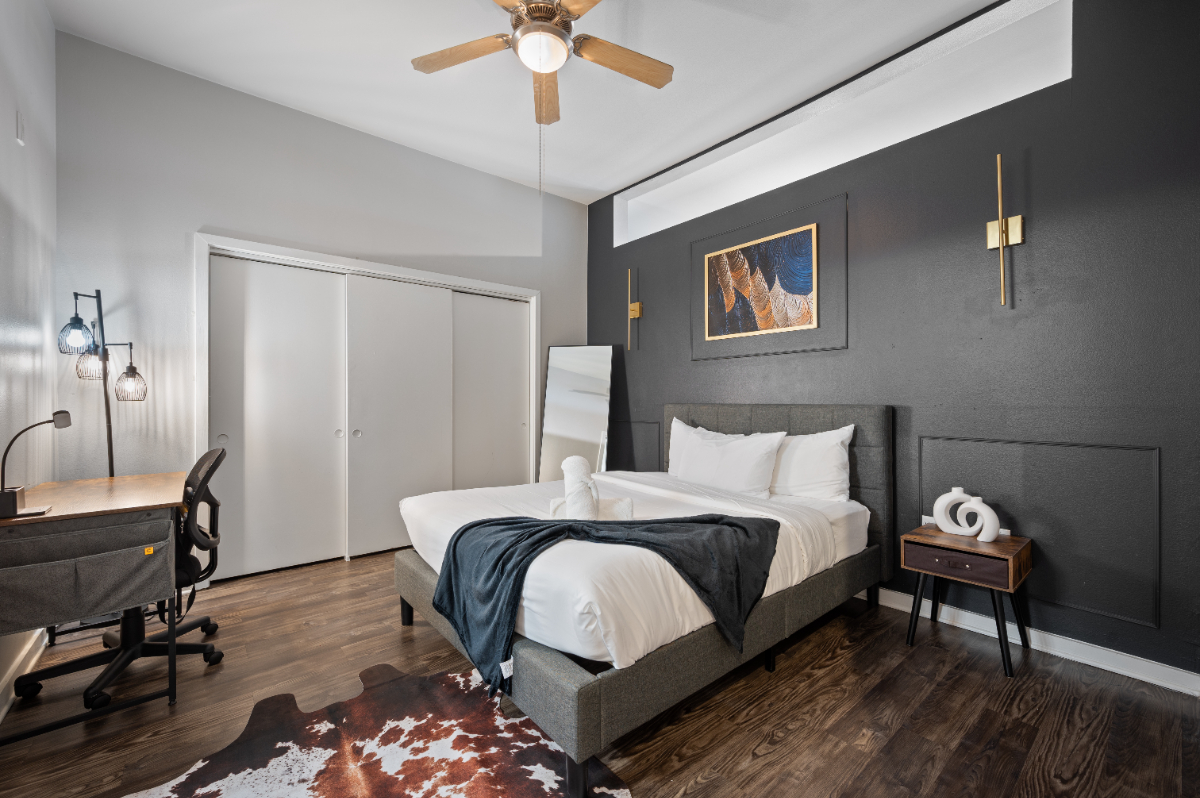 Furnished 2 BR Loft,Near Downtown, Hospitals and Airport, Pool, Gym, Parking, SoCo, Austin - Photo 11
