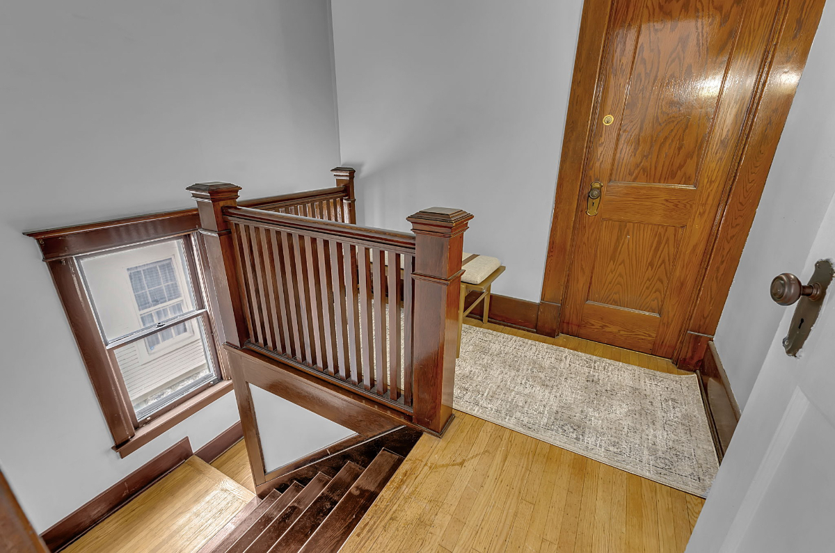 Gorgeous Rosella Upstairs- Elmwood Village - Photo 4