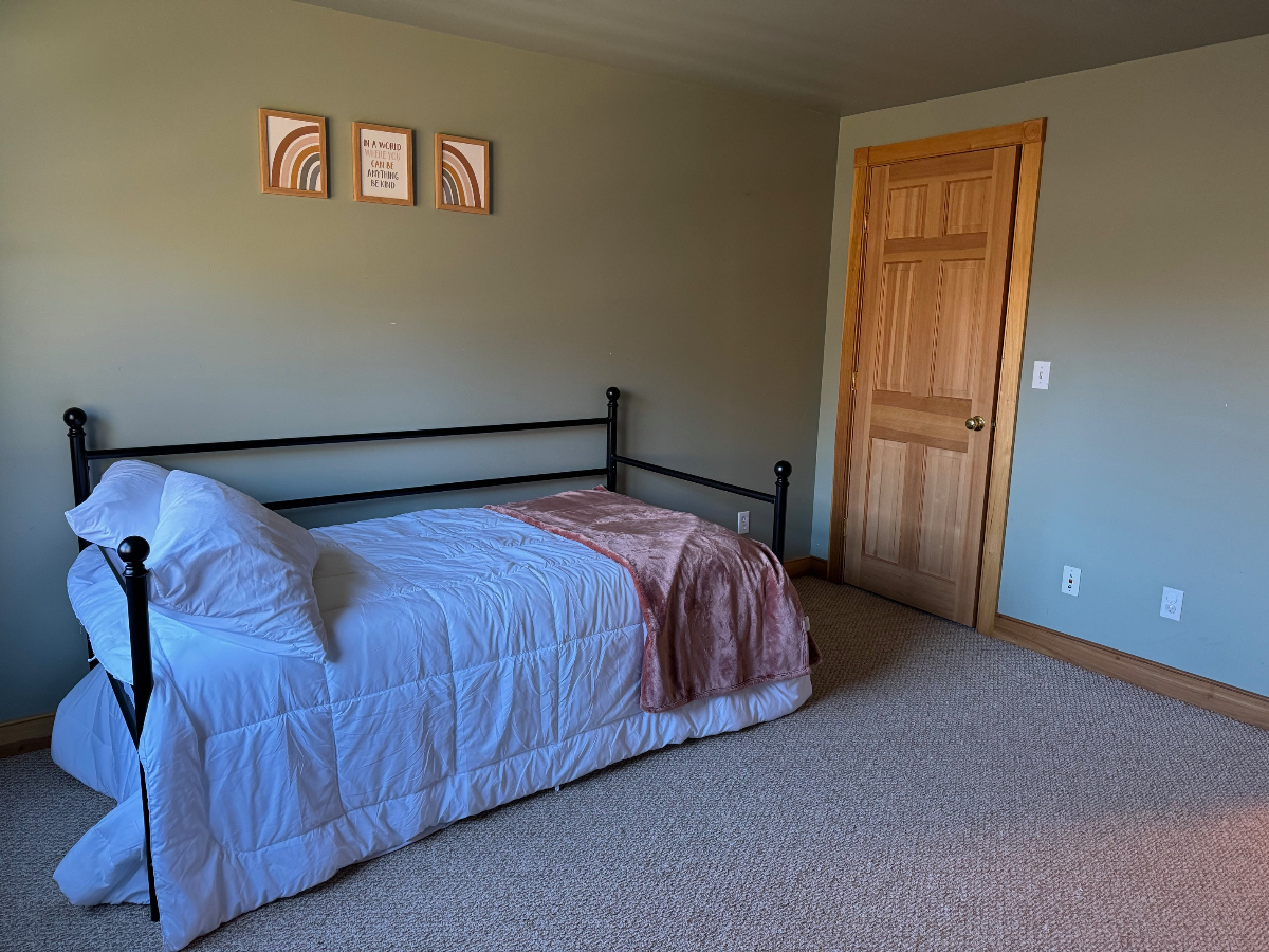 Mountain Retreat, Spacious 2-Bedroom Apartment Close to Smugglers Notch - Photo 2