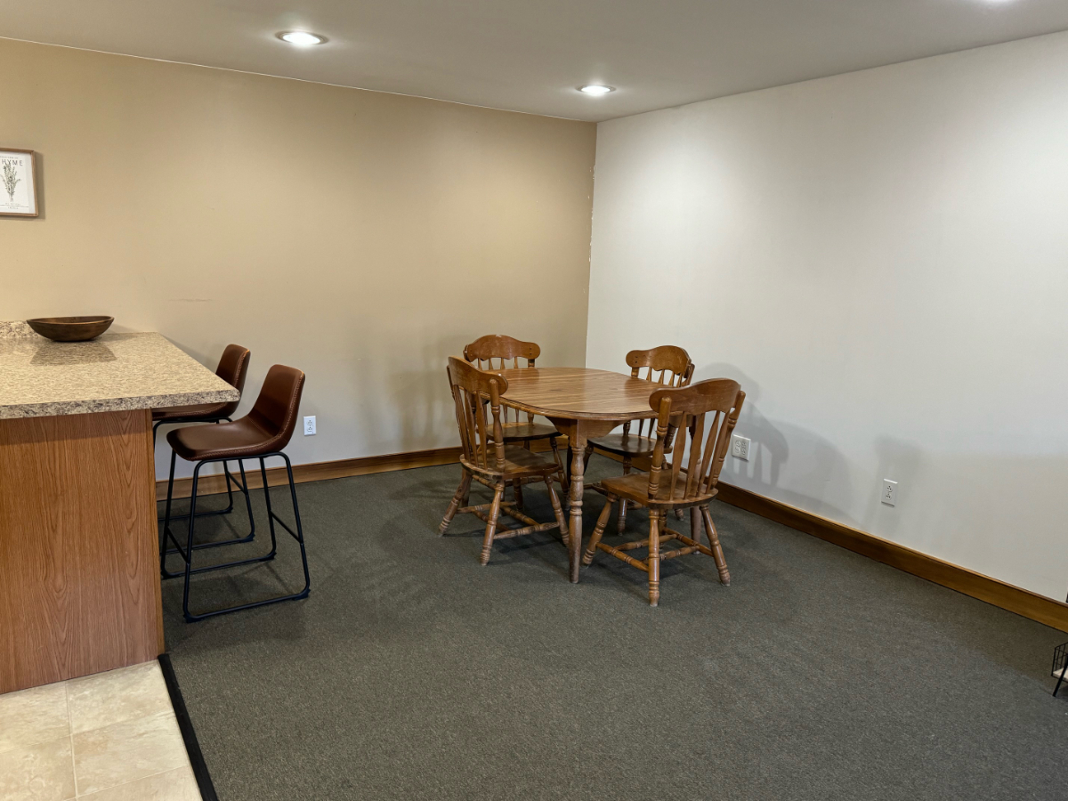 Mountain Retreat, Spacious 2-Bedroom Apartment Close to Smugglers Notch - Photo 4