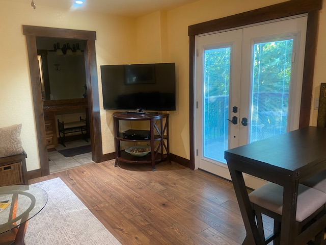 Discover Serene Living in Our Deluxe Apartment With Exclusive Amenities and Perfect Location - Photo 6