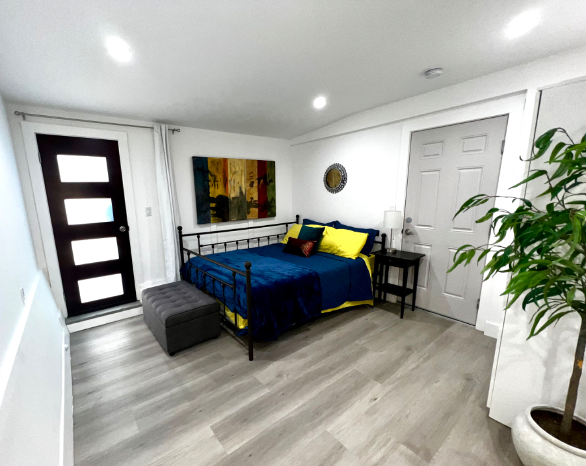 Modern 1 bed/ 2 bath in great neighborhood - Photo 2